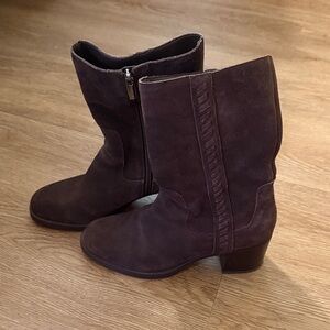 Vince Camuto Women's Suede Boots Size 7.5 EUC